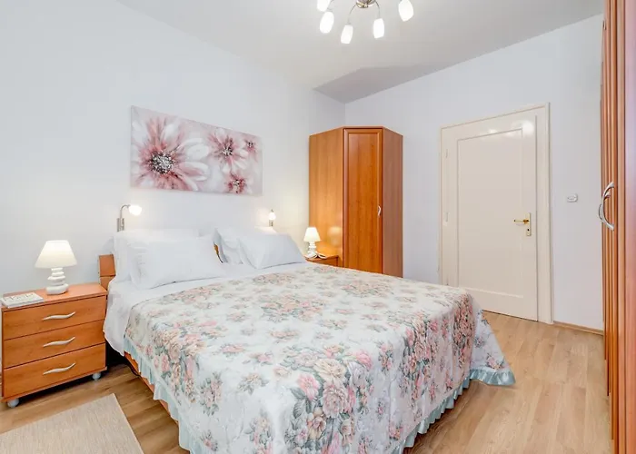 Split Apartment Worek